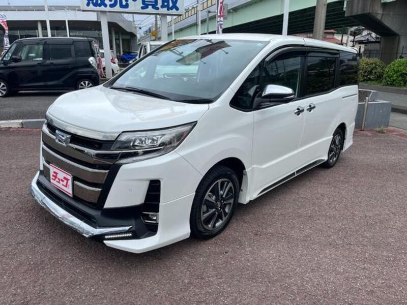 TOYOTA NOAH