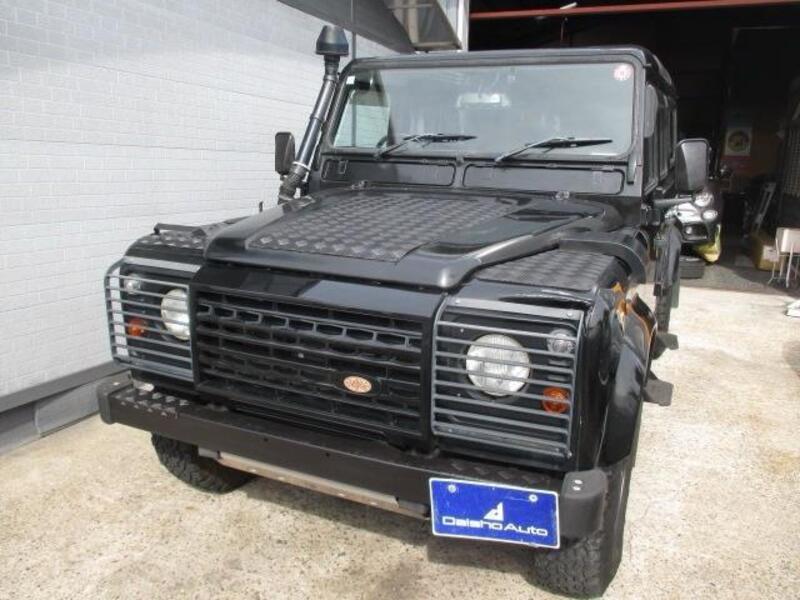LAND ROVER DEFENDER