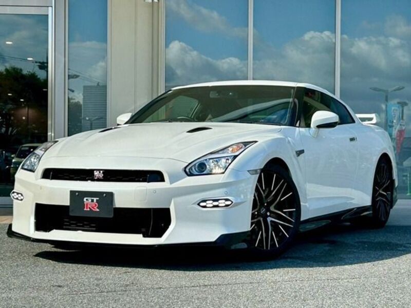 NISSAN GT-R