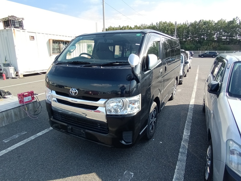 TOYOTA Regiusace Van