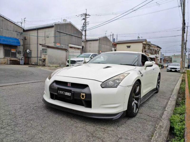 NISSAN GT-R