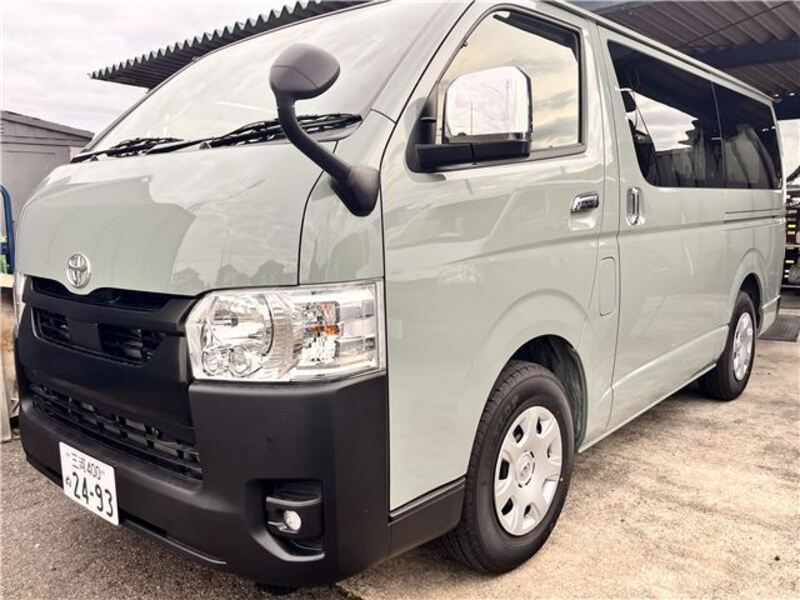 TOYOTA HIACE