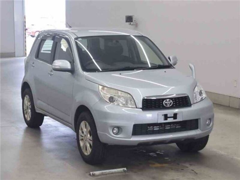 TOYOTA RUSH