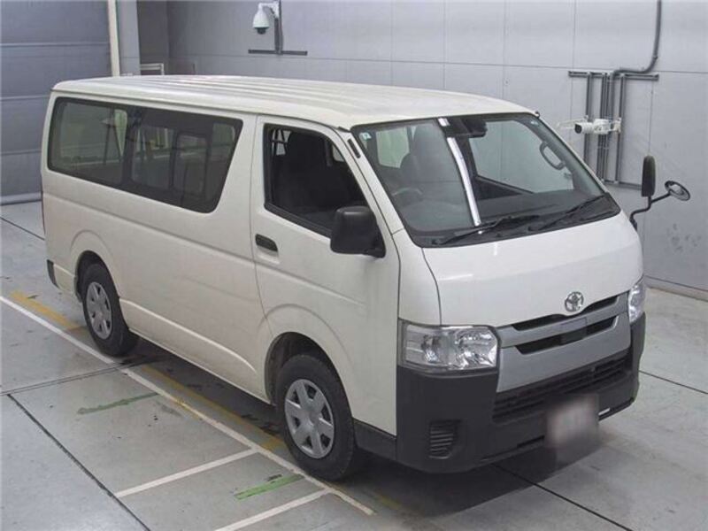 TOYOTA HIACE