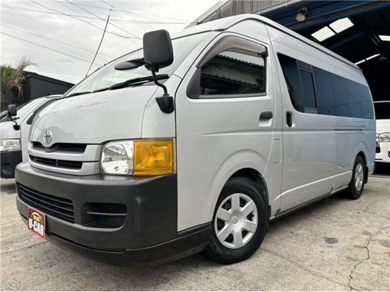 TOYOTA HIACE VAN