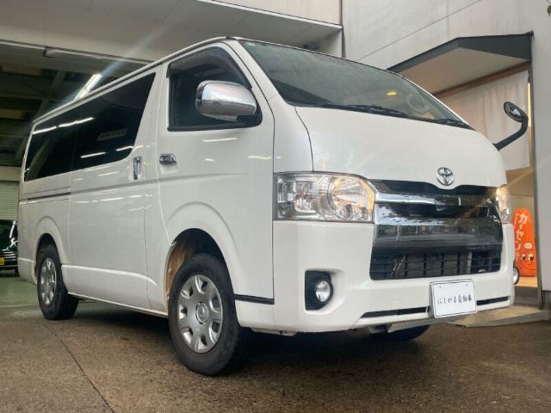 TOYOTA HIACE
