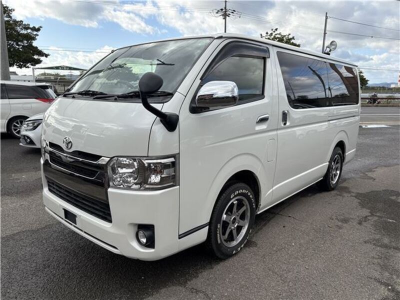 TOYOTA HIACE VAN