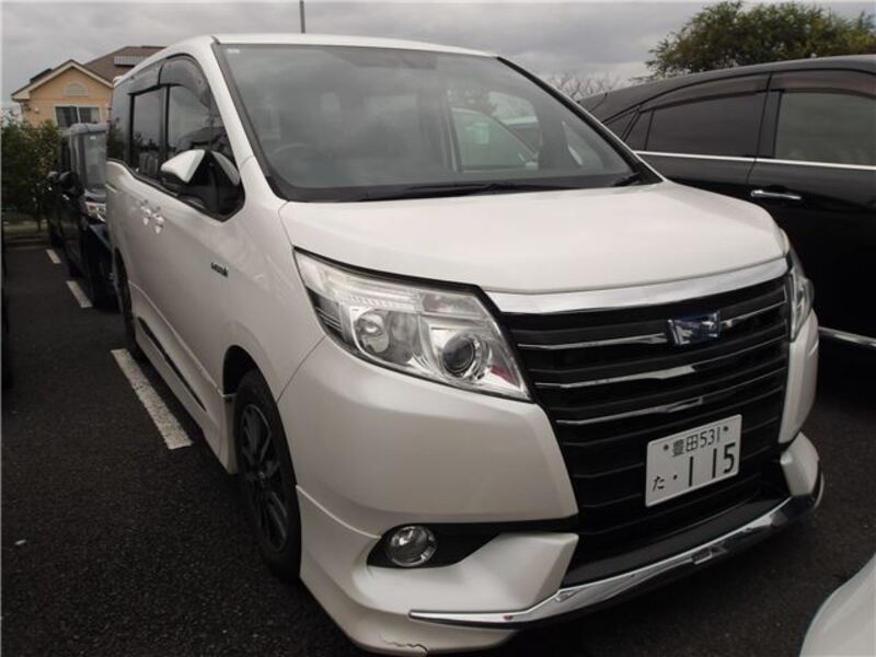 TOYOTA NOAH