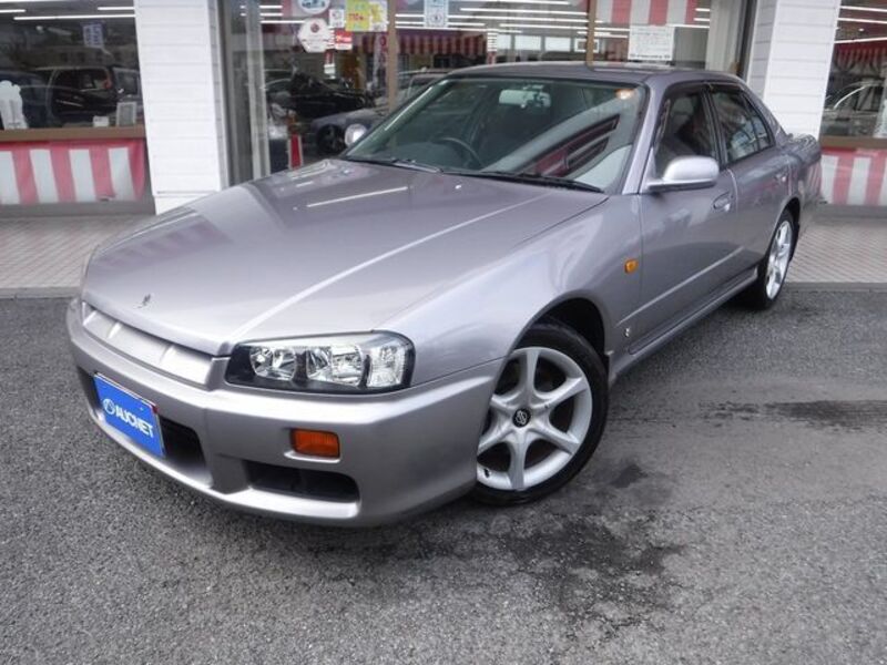 NISSAN SKYLINE