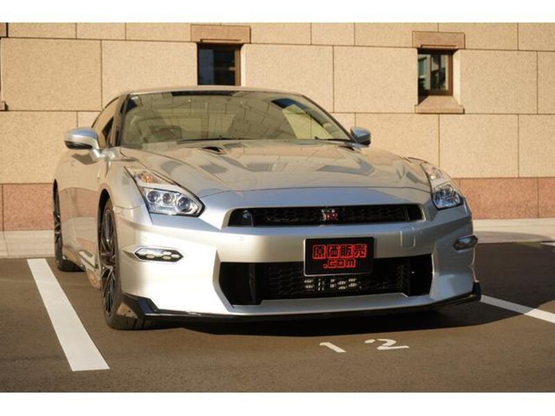 NISSAN GT-R