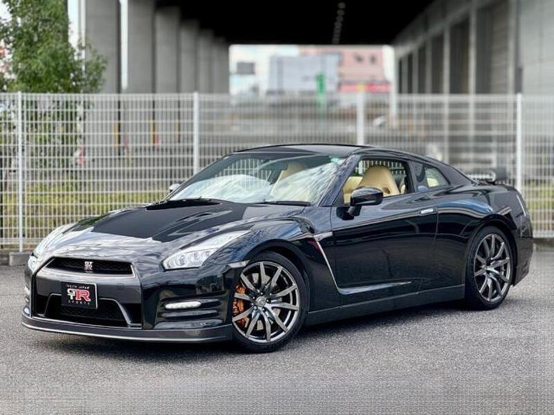 NISSAN GT-R