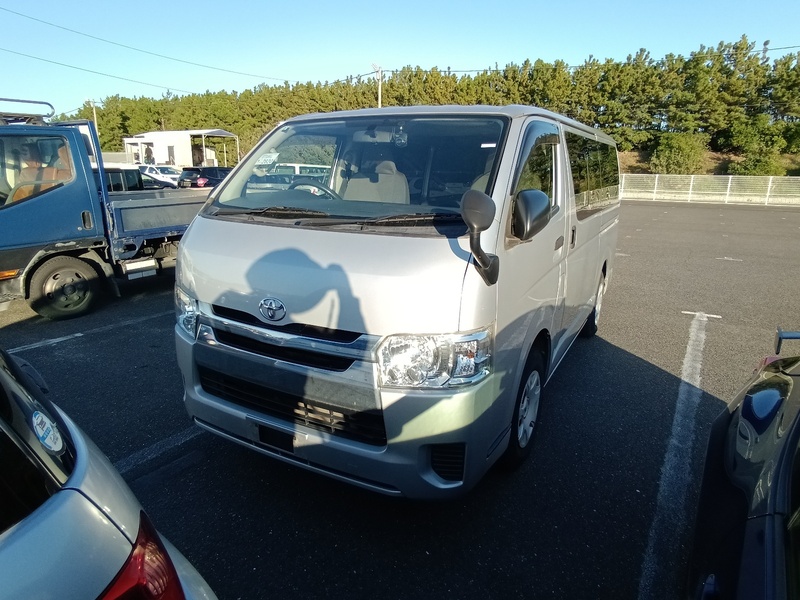TOYOTA HIACE VAN