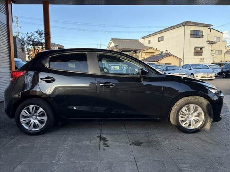 MAZDA2