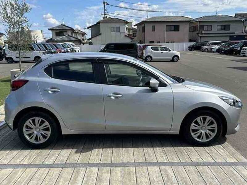 MAZDA2