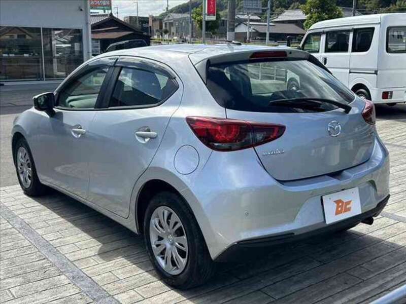 MAZDA2