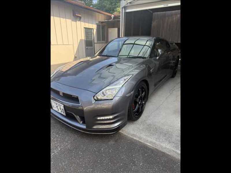 NISSAN GT-R