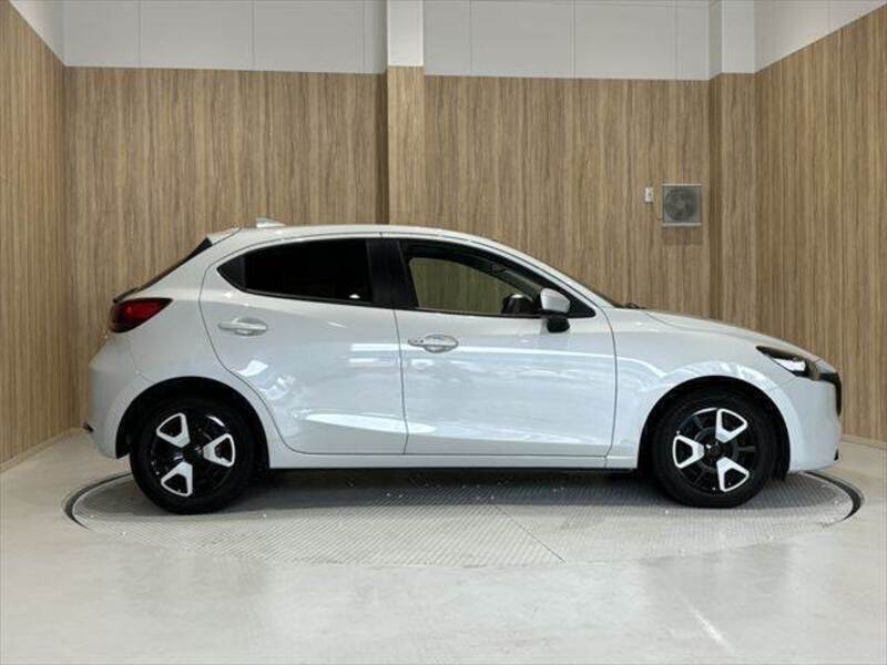 MAZDA2