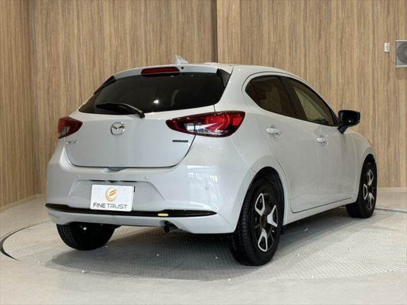 MAZDA2