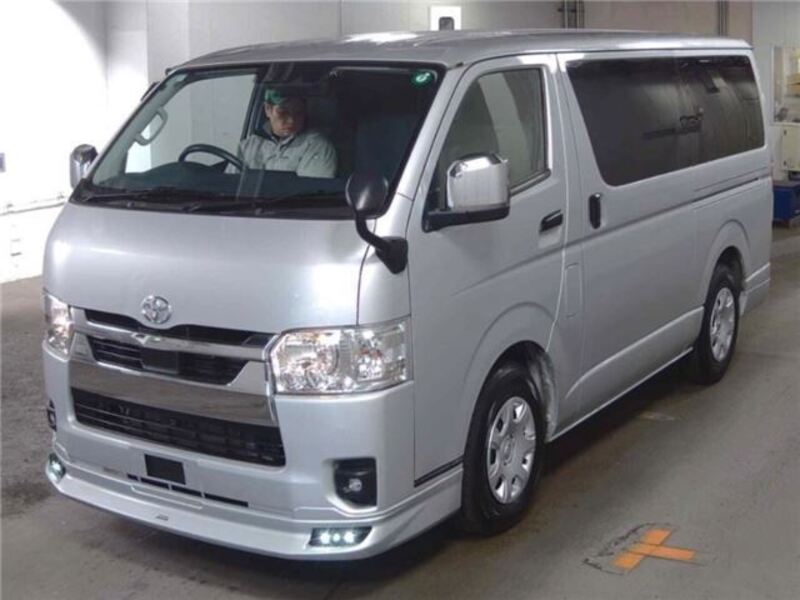 TOYOTA HIACE VAN