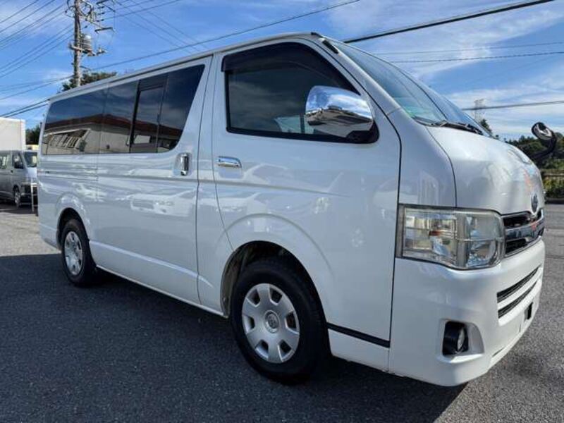TOYOTA HIACE VAN