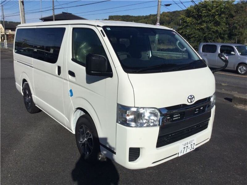 TOYOTA HIACE