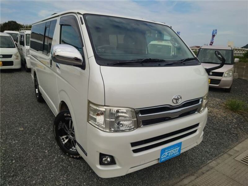 TOYOTA HIACE