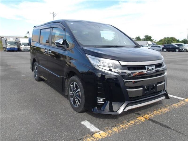 TOYOTA NOAH