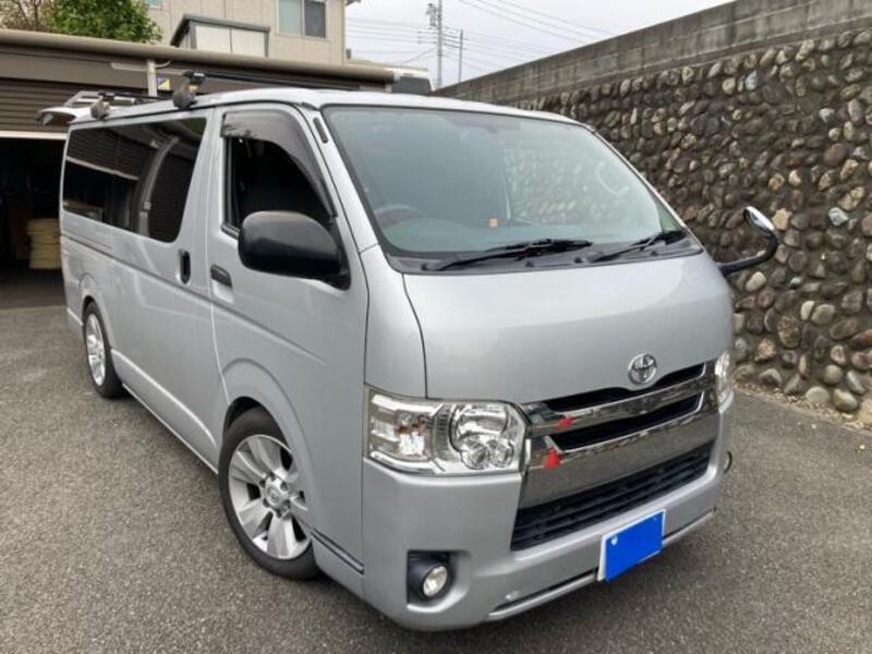TOYOTA HIACE VAN