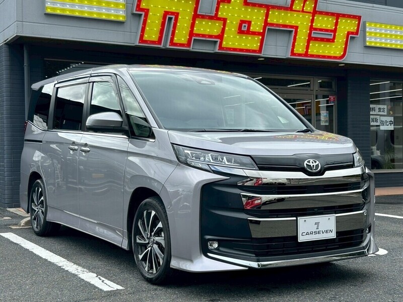 TOYOTA NOAH