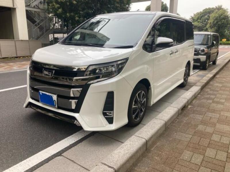 TOYOTA NOAH