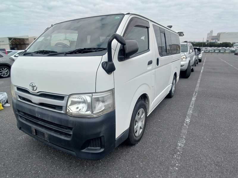 TOYOTA Regiusace Van