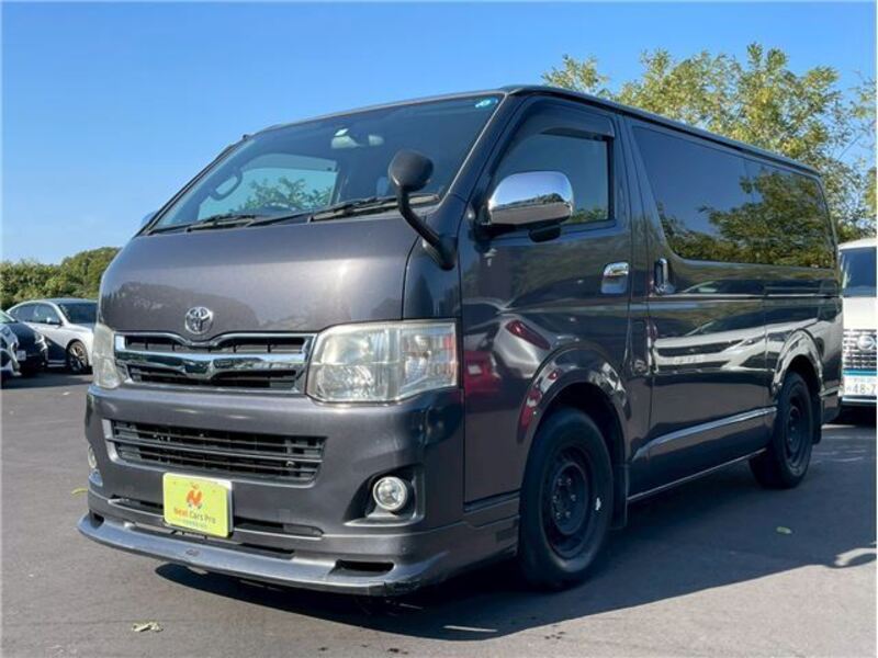 TOYOTA HIACE