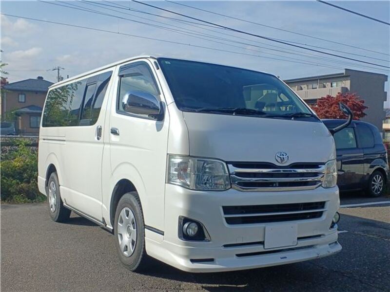 TOYOTA HIACE