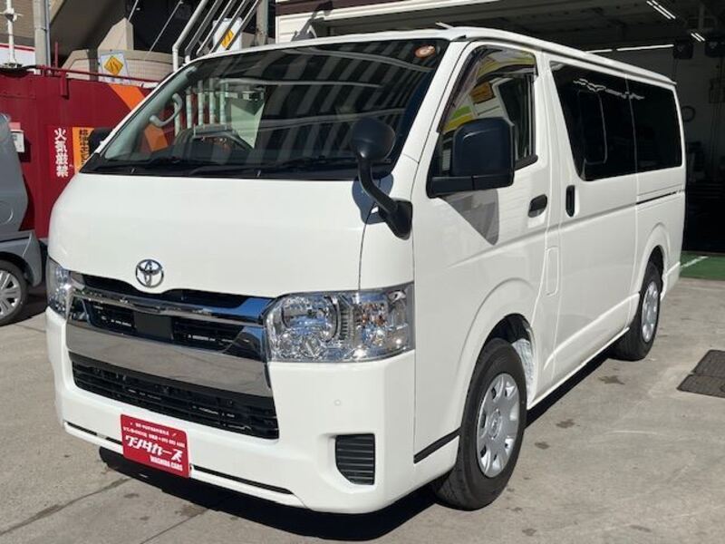TOYOTA HIACE
