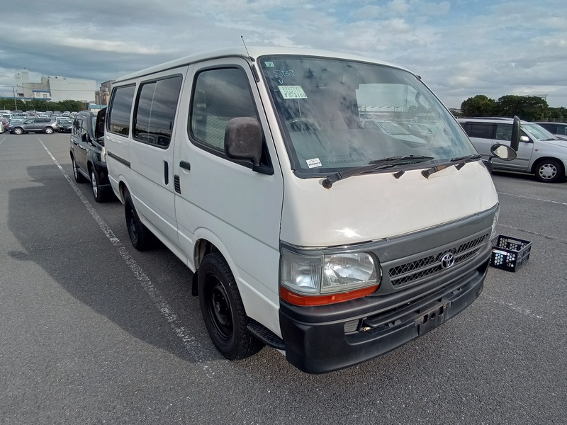 TOYOTA HIACE VAN