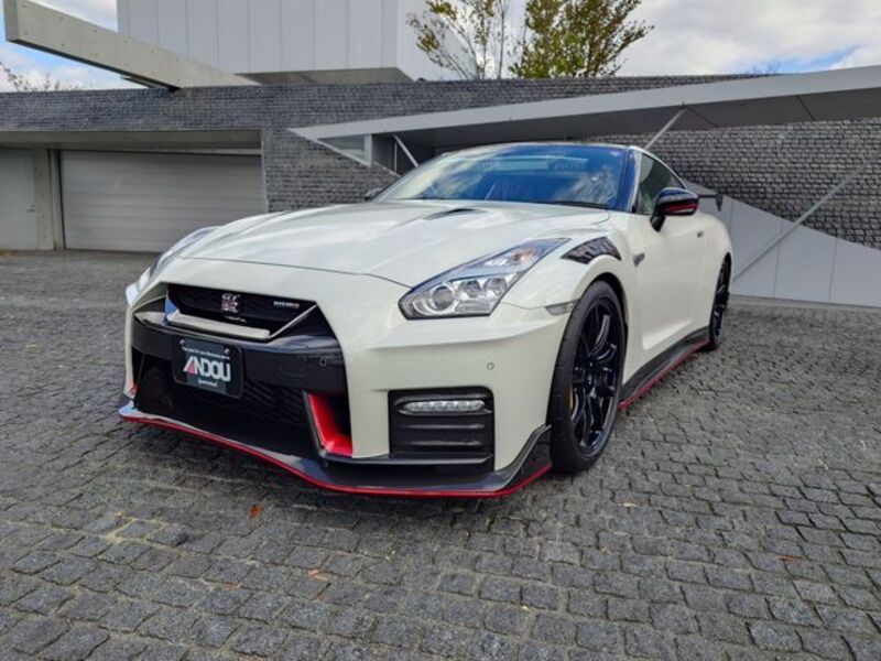 NISSAN GT-R