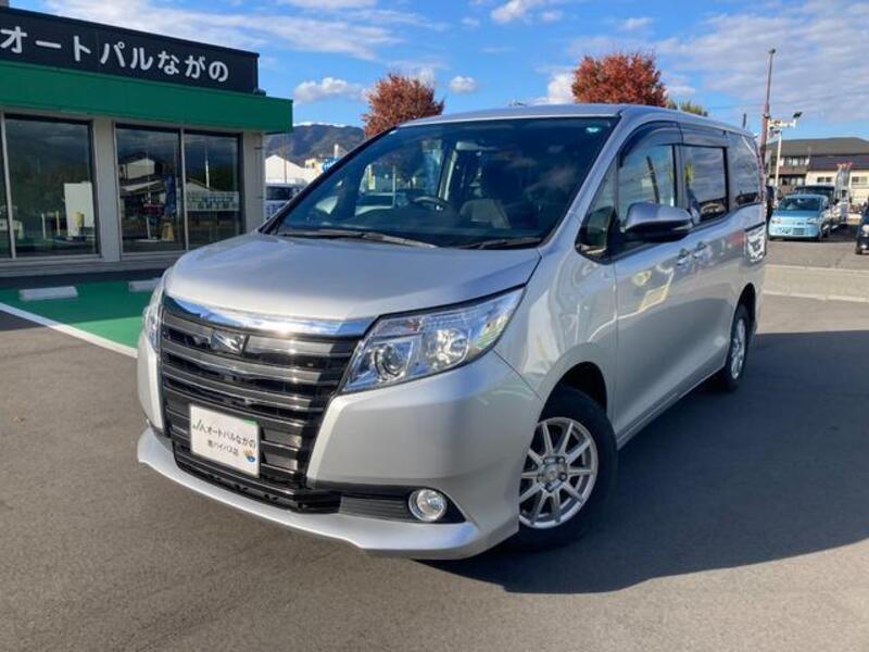 TOYOTA NOAH