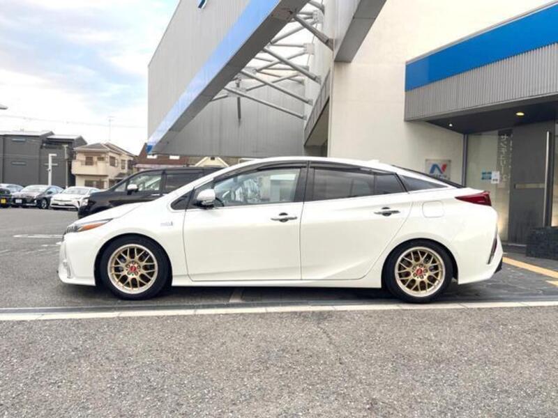 PRIUS PHV