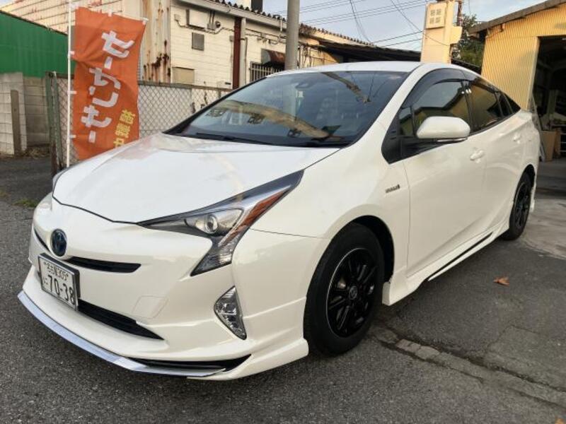 TOYOTA PRIUS