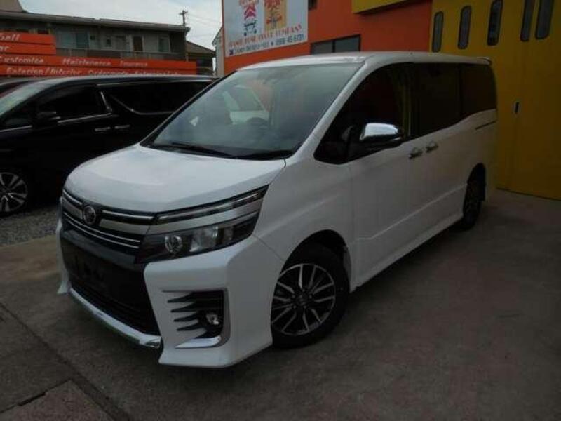 TOYOTA VOXY