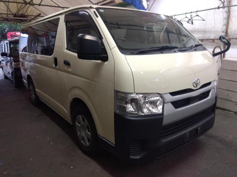 TOYOTA HIACE VAN