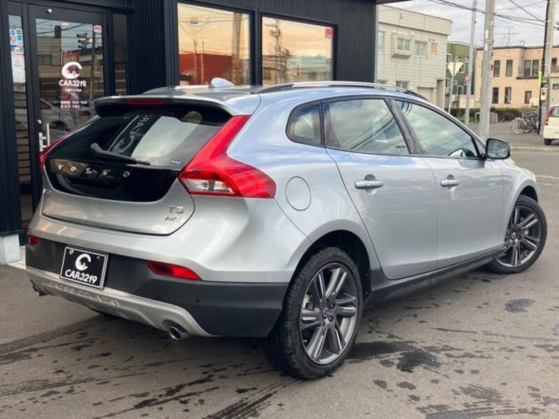 V40