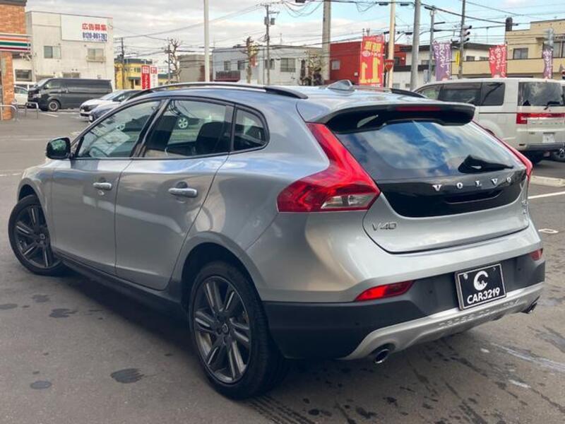 V40