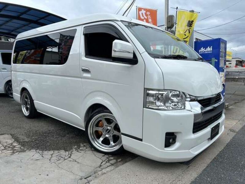TOYOTA HIACE