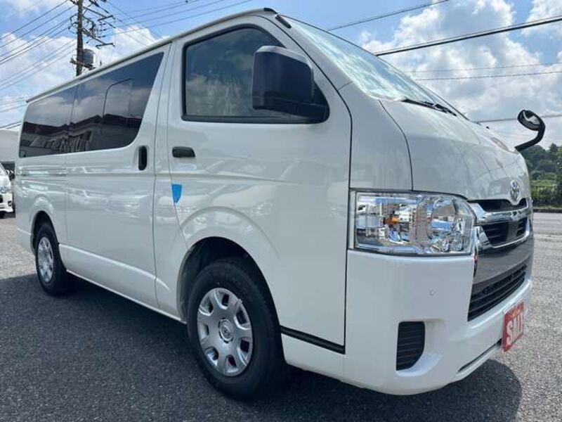 TOYOTA HIACE VAN