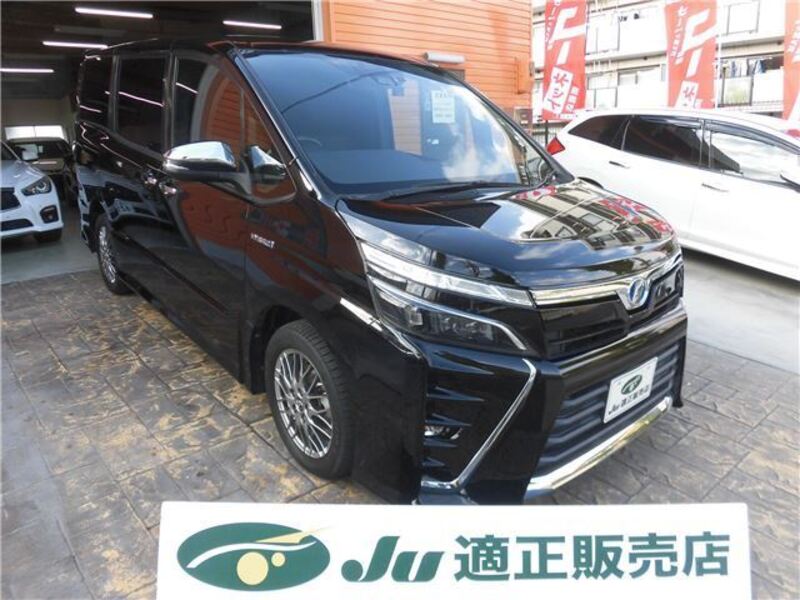 TOYOTA VOXY