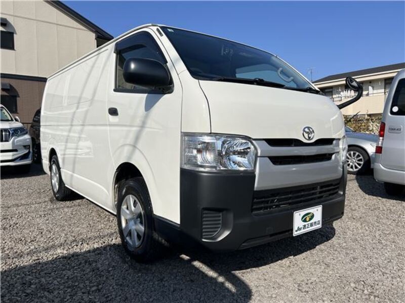 TOYOTA HIACE VAN
