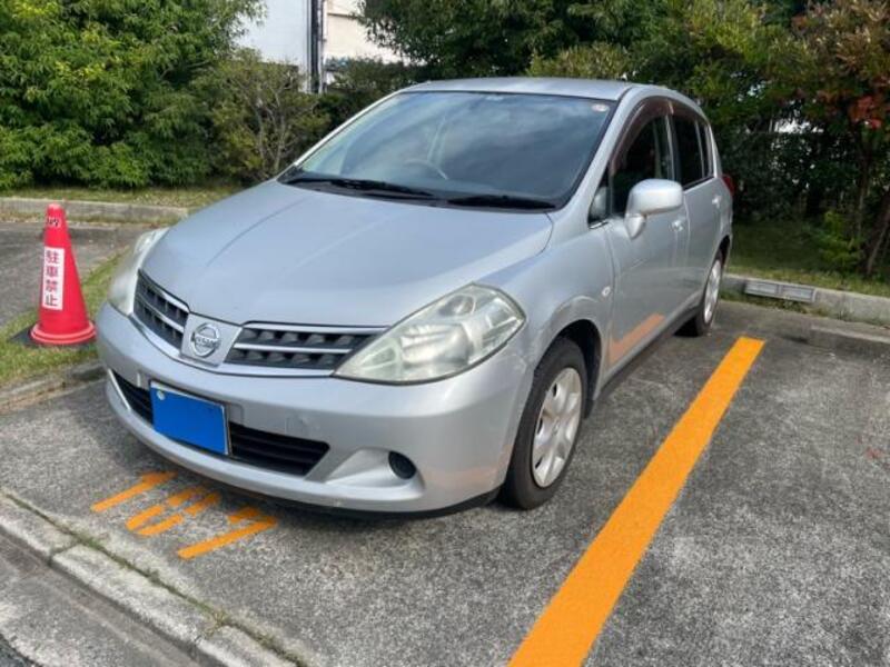 NISSAN TIIDA
