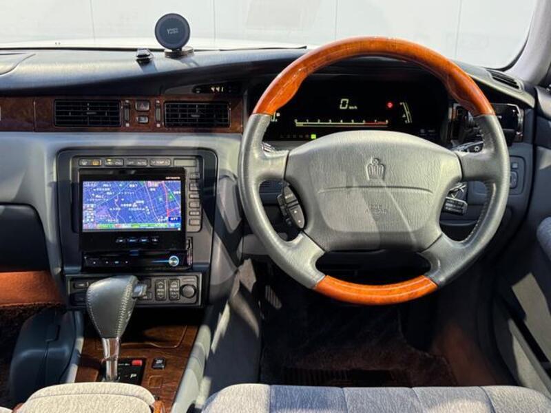 TOYOTA CROWN MAJESTA