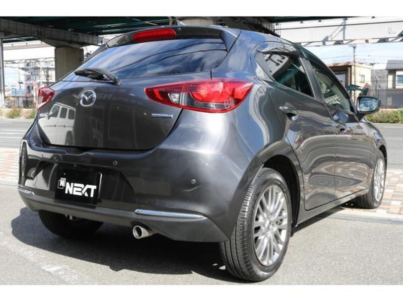 MAZDA2